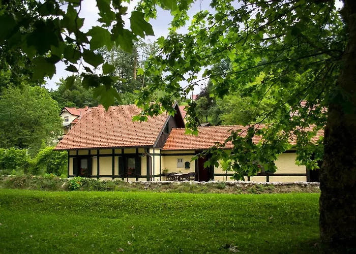 Hiska Ob Potoku